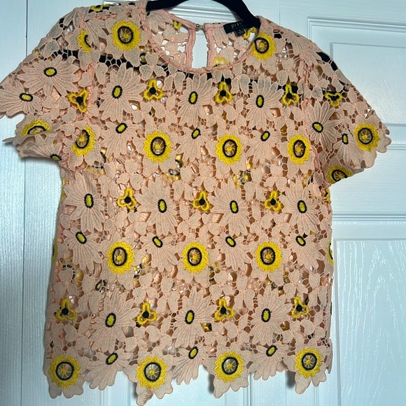 Floral Crochet Knit blouse with ruffle detail - Picture 3 of 13